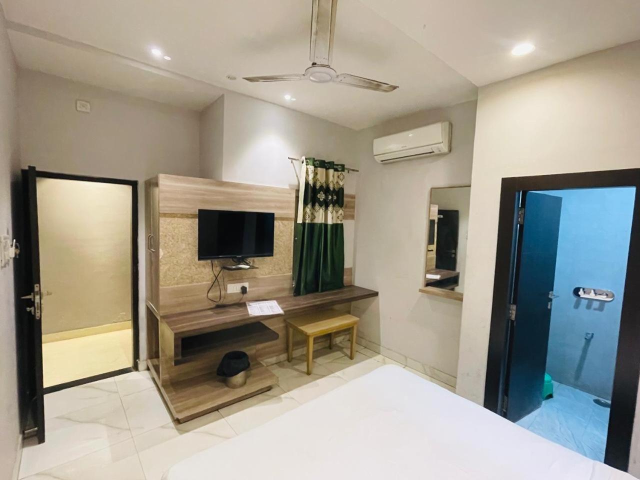 Hotel Megha Inn Lucknow Extérieur photo